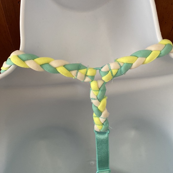 Victoria’s Secret cross back bra. Clips in the front 36C - Picture 4 of 11